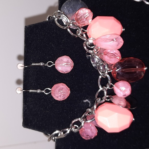 Paparazzi necklace, bracelet, and two pairs of earrings lovely coral  colors - Picture 2 of 5